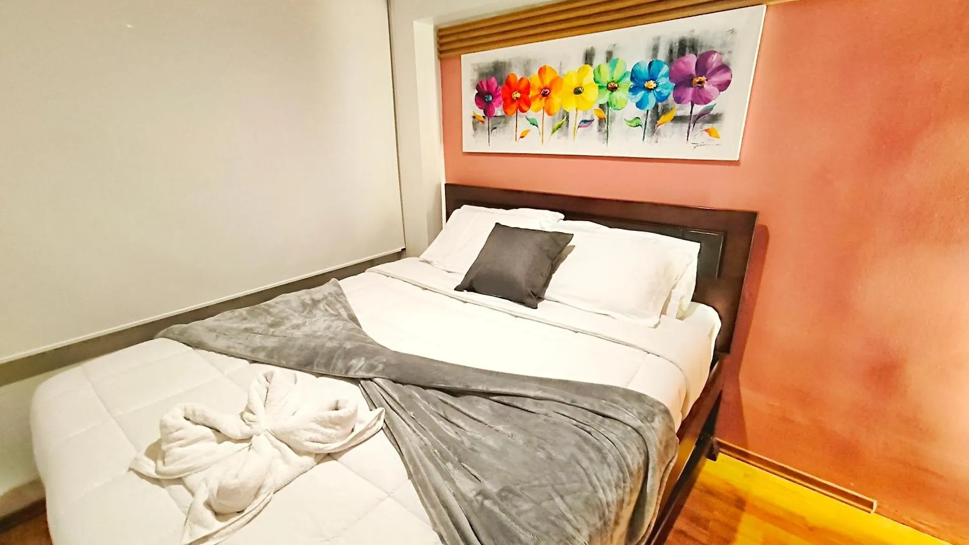 Udla Apartamento Para 6 Personas Frente Al Mall Riocentro Quito 0*,