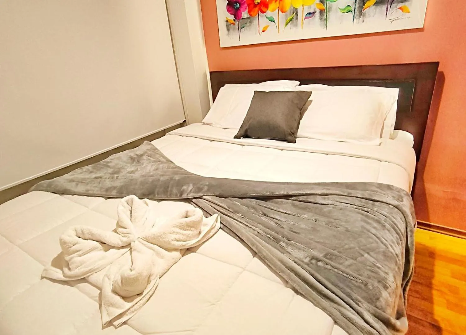 Udla Apartamento Para 6 Personas Frente Al Mall Riocentro Quito Apartment
