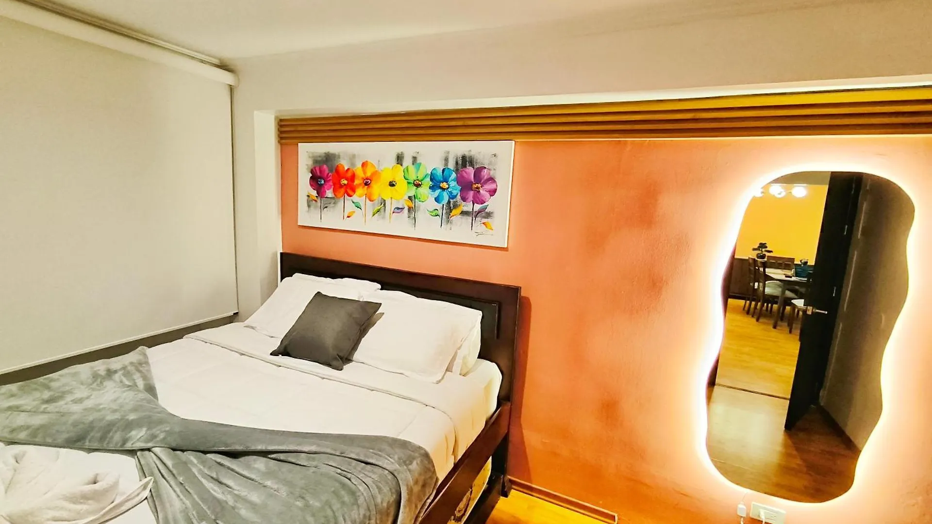 Udla Apartamento Para 6 Personas Frente Al Mall Riocentro Quito Apartment