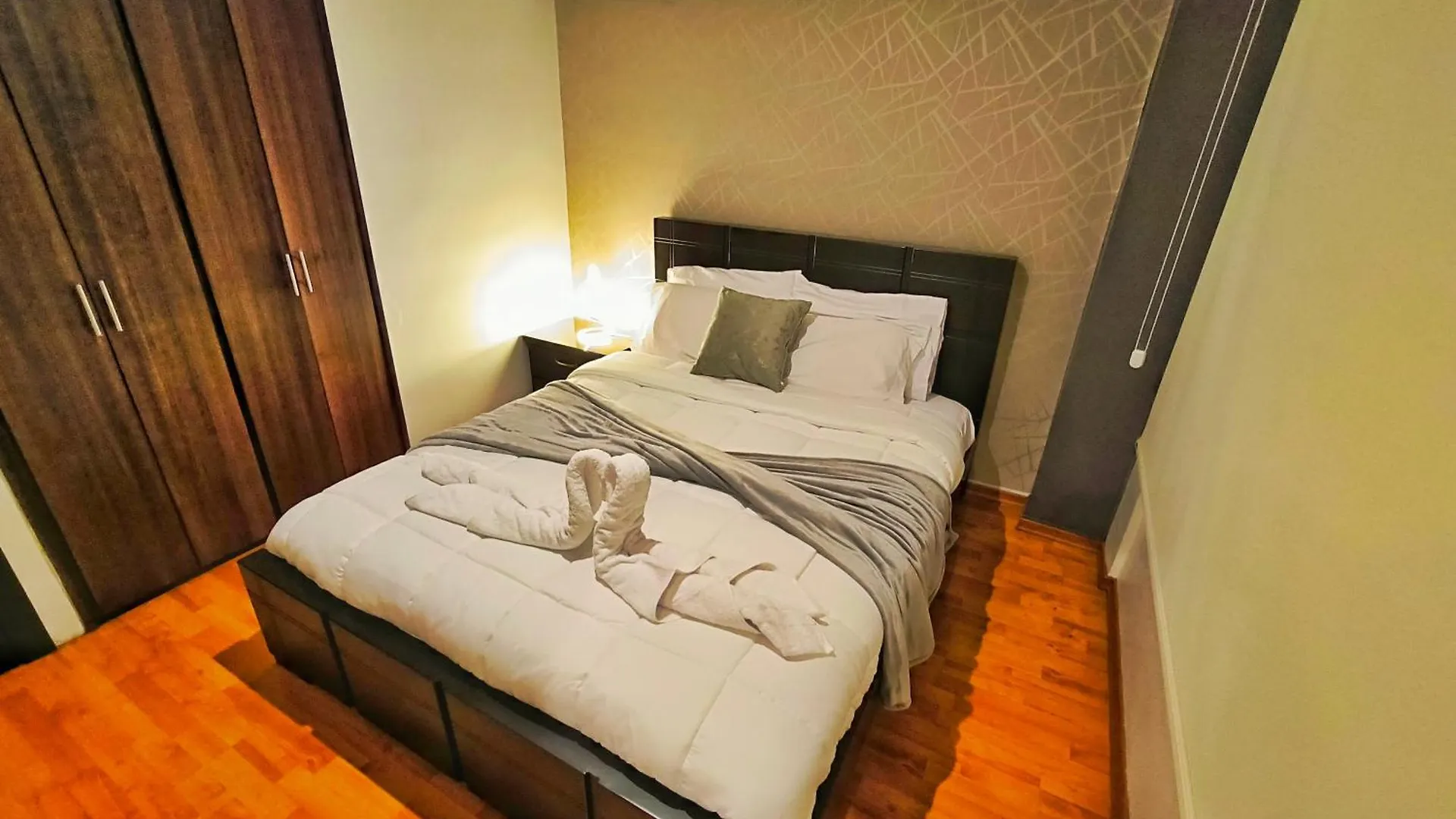 Udla Apartamento Para 6 Personas Frente Al Mall Riocentro Quito