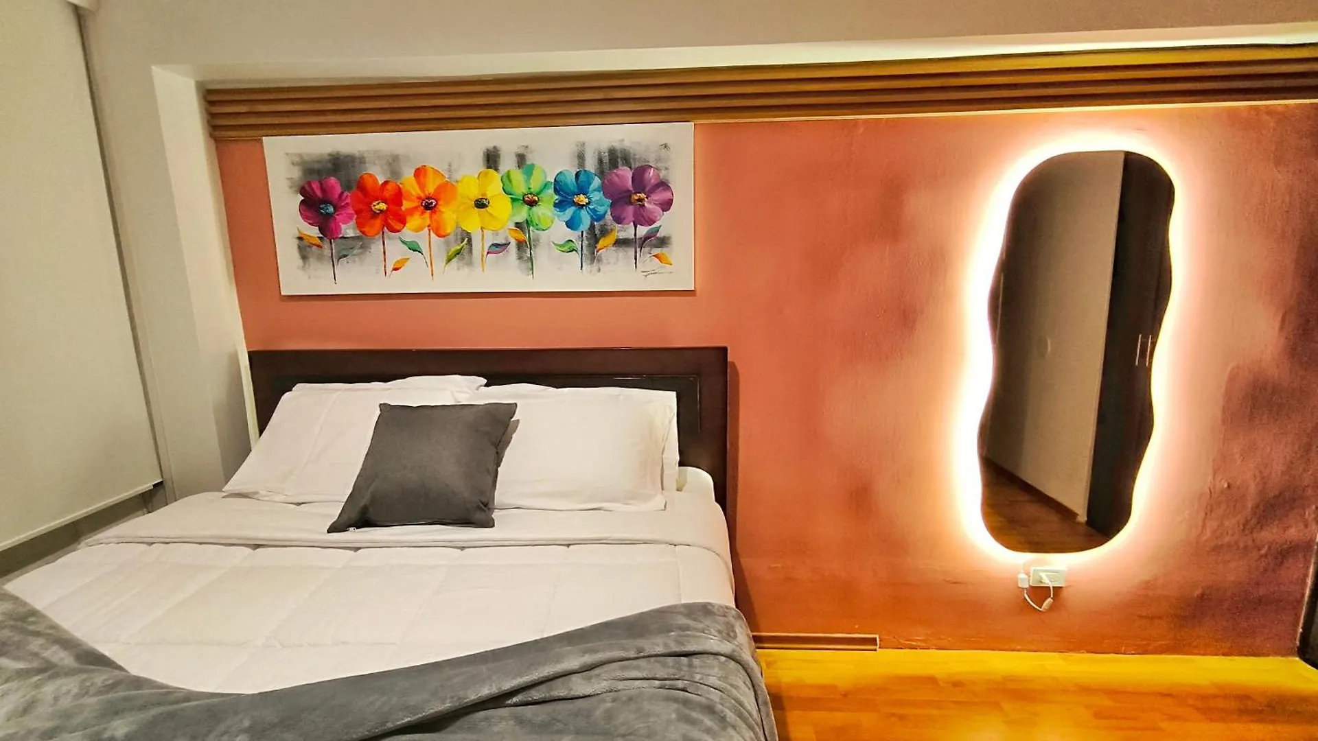Udla Apartamento Para 6 Personas Frente Al Mall Riocentro Quito 0*,