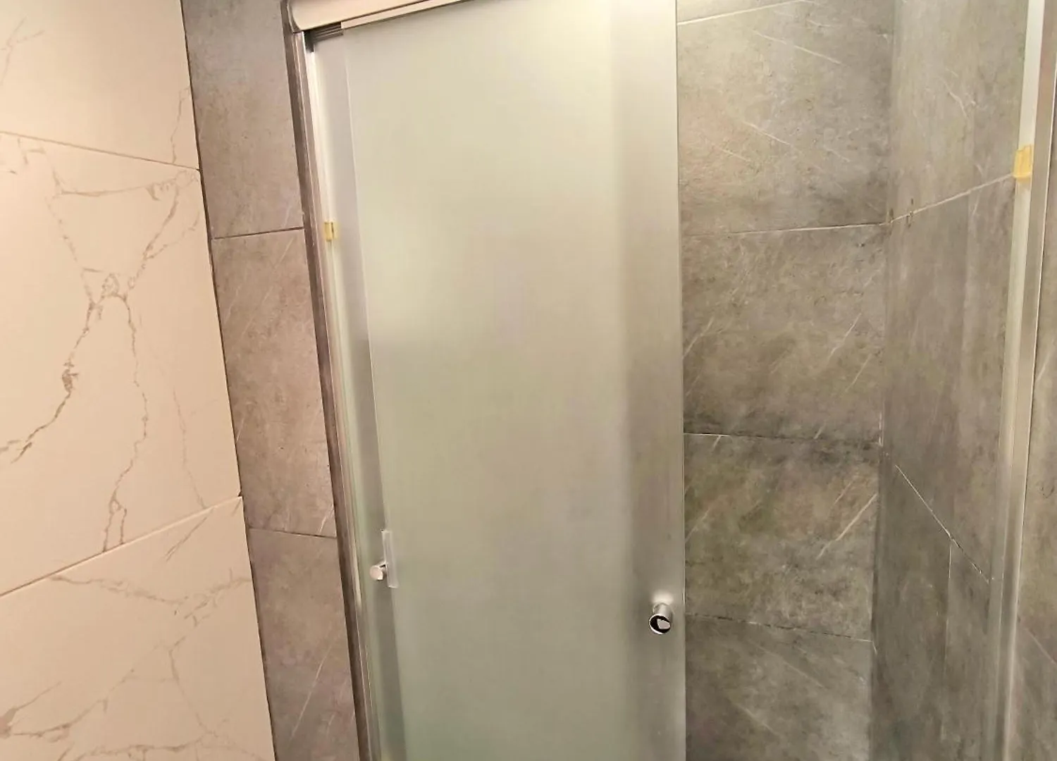 Udla Apartamento Para 6 Personas Frente Al Mall Riocentro Quito