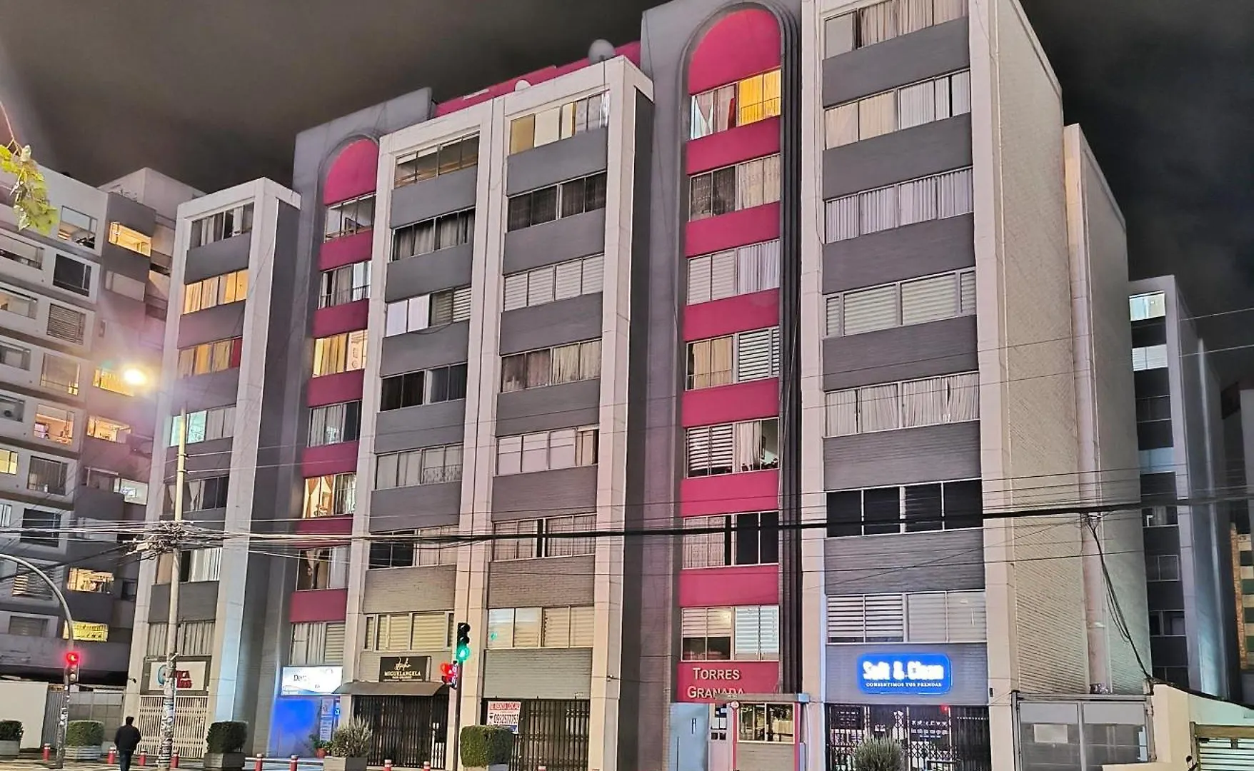 Udla Apartamento Para 6 Personas Frente Al Mall Riocentro Quito Apartment